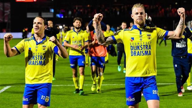 色与黑色配 色与黑色配