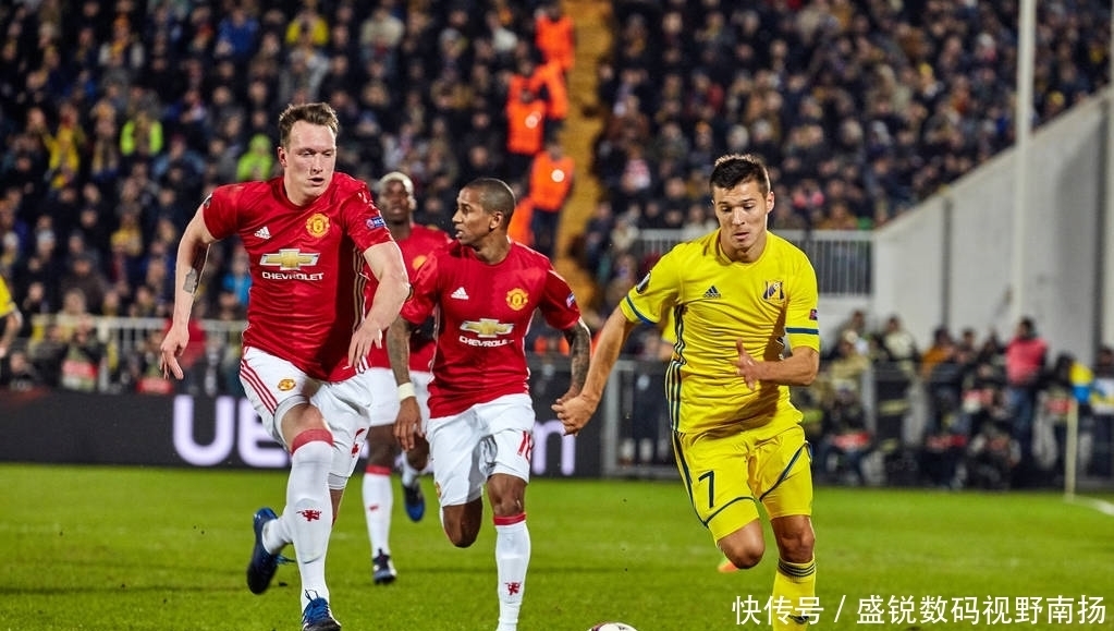 荣誉靠努力 荣誉靠努力